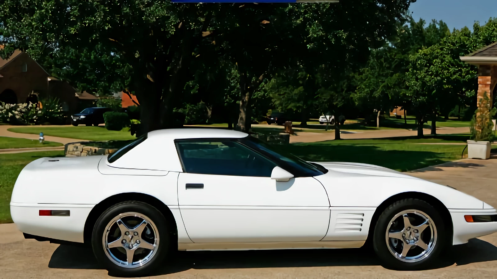 Click to Enlarge-Esc to Close Corvette Generations/C4/C4 1992 right.webp